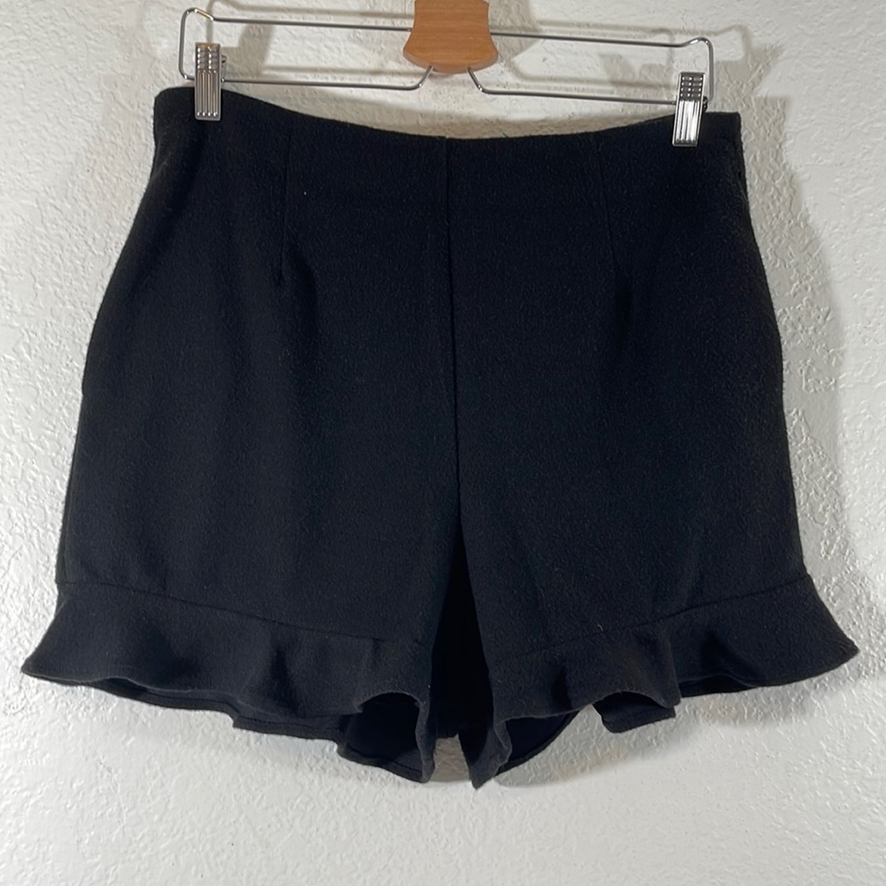 VERY J Black Ruffle Hem Shorts With Side Pockets & Back Zipper NEW